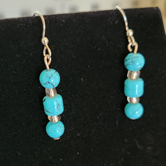 Turquoise Blue Stone dangle earrings - Picture 4 of 5